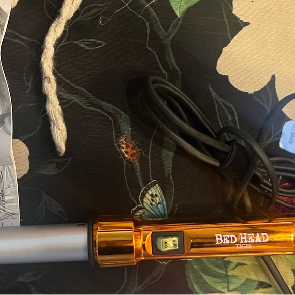 bed head by Tigi Curlipops tourmaline, and ceramic curling wand - Picture 3 of 3